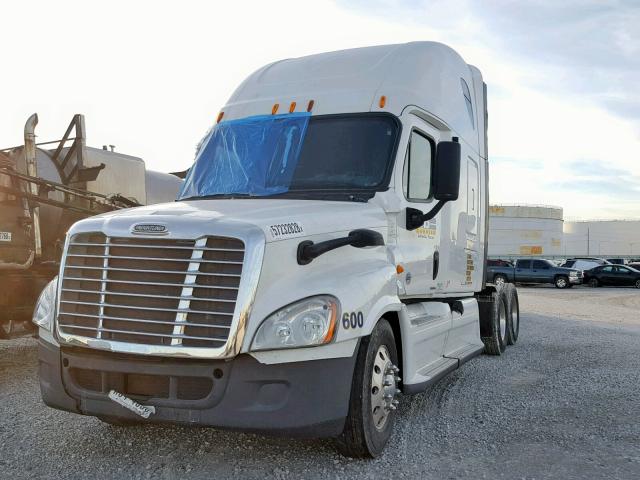 1FUJGLBG5CSBM7009 - 2012 FREIGHTLINER CASCADIA 1 WHITE photo 2