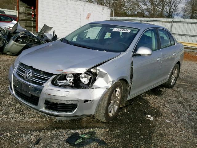 3VWEF71K57M168377 - 2007 VOLKSWAGEN JETTA WOLF SILVER photo 2