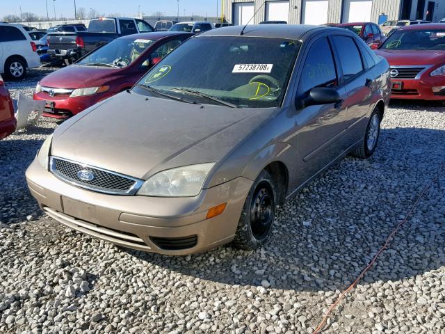 1FAFP34N45W117295 - 2005 FORD FOCUS ZX4 TAN photo 2