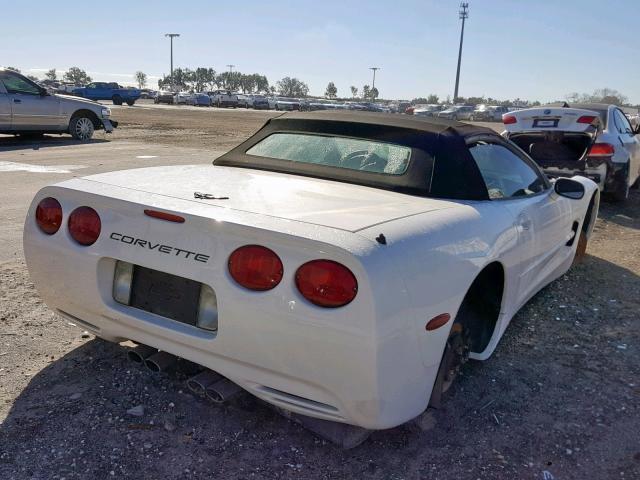 1G1YY32G215115185 - 2001 CHEVROLET CORVETTE WHITE photo 4