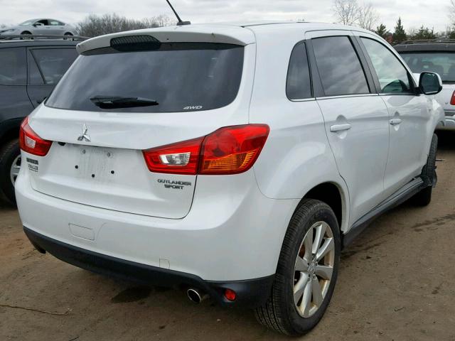 4A4AR4AU0FE039078 - 2015 MITSUBISHI OUTLANDER WHITE photo 4