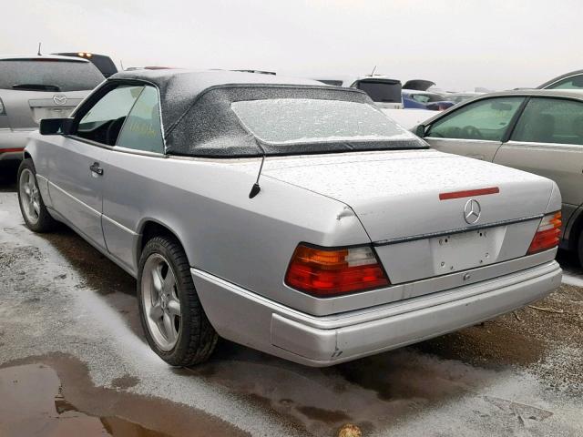 WDBEA66E4PB945426 - 1993 MERCEDES-BENZ 300 CECV SILVER photo 3