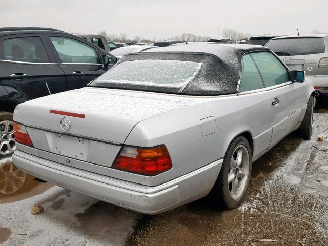 WDBEA66E4PB945426 - 1993 MERCEDES-BENZ 300 CECV SILVER photo 4