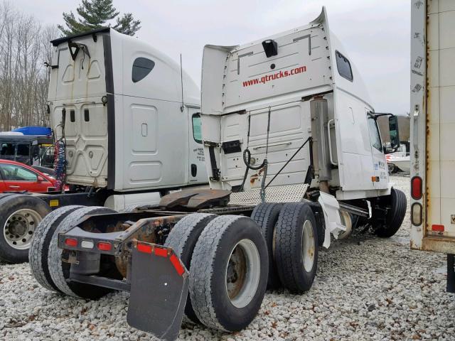 4V4NC9GHX6N448372 - 2006 VOLVO VN VNL WHITE photo 4