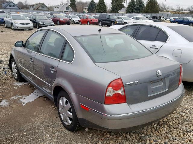 WVWPD63B64E265968 - 2004 VOLKSWAGEN PASSAT GLS SILVER photo 3