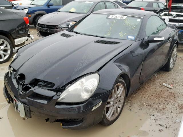 WDBWK54F47F150098 - 2007 MERCEDES-BENZ SLK 280 BLACK photo 2