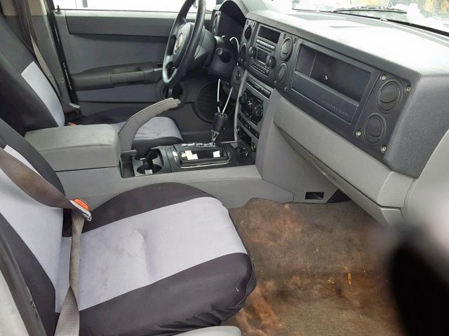 1J8HG48NX6C132561 - 2006 JEEP COMMANDER SILVER photo 5