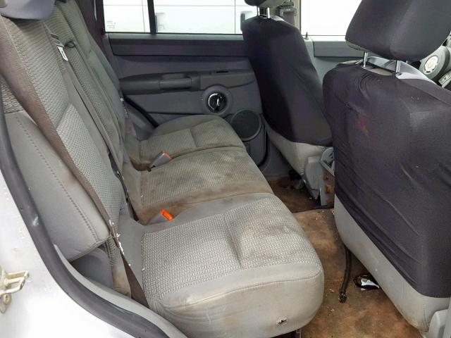 1J8HG48NX6C132561 - 2006 JEEP COMMANDER SILVER photo 6