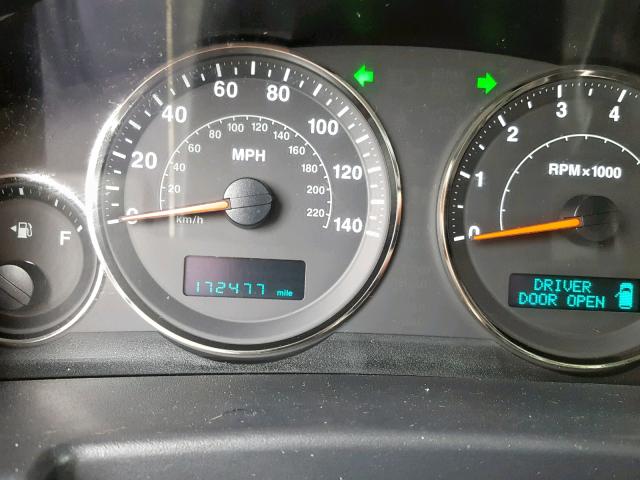 1J8HG48NX6C132561 - 2006 JEEP COMMANDER SILVER photo 8