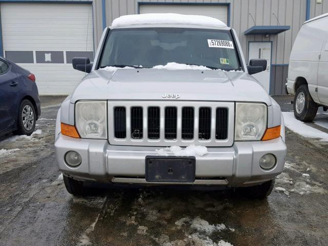 1J8HG48NX6C132561 - 2006 JEEP COMMANDER SILVER photo 9