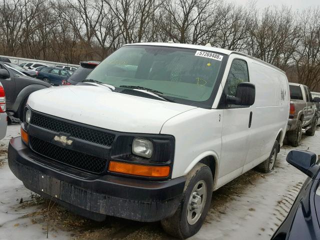 1GCFG15XX51245701 - 2005 CHEVROLET EXPRESS G1 WHITE photo 2