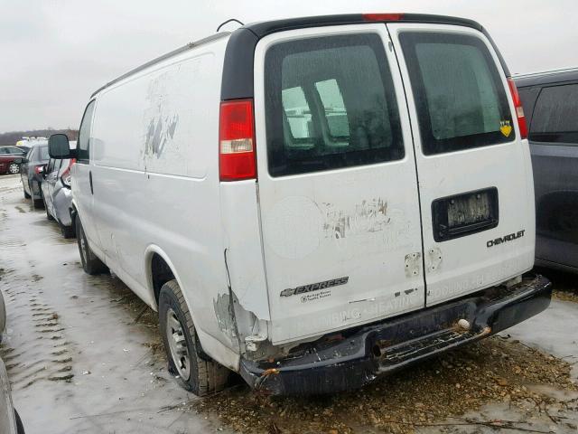 1GCFG15XX51245701 - 2005 CHEVROLET EXPRESS G1 WHITE photo 3