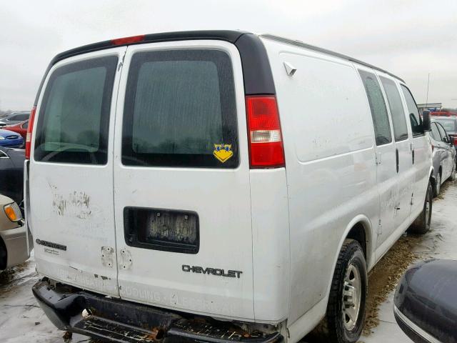 1GCFG15XX51245701 - 2005 CHEVROLET EXPRESS G1 WHITE photo 4