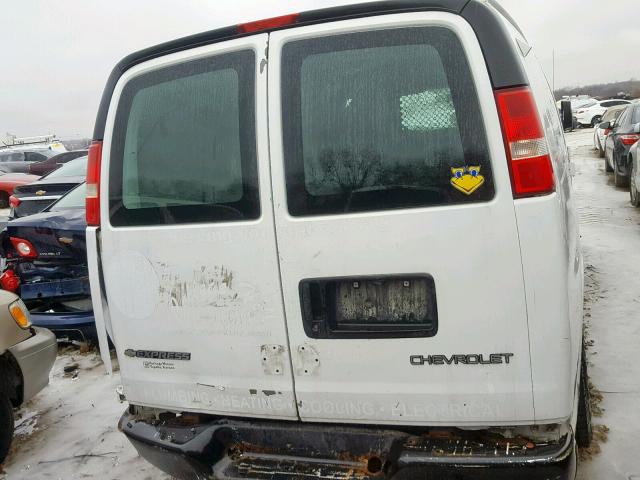 1GCFG15XX51245701 - 2005 CHEVROLET EXPRESS G1 WHITE photo 6