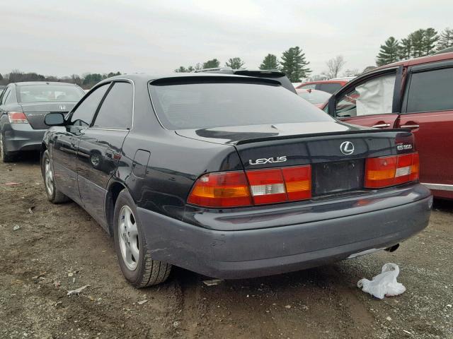 JT8BF28G3W0110892 - 1998 LEXUS ES 300 BLACK photo 3