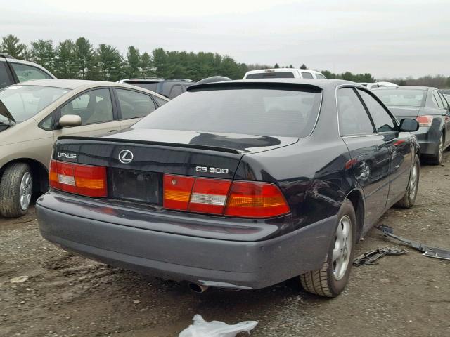 JT8BF28G3W0110892 - 1998 LEXUS ES 300 BLACK photo 4