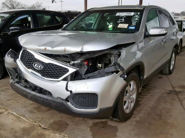 5XYKTDA62CG234519 - 2012 KIA SORENTO BA GRAY photo 2