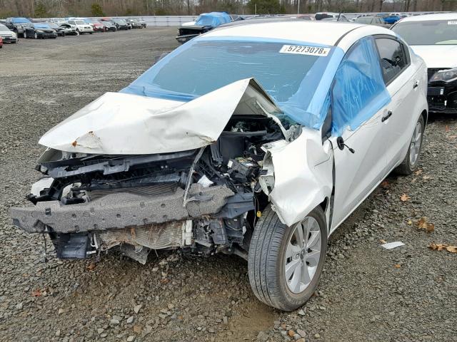 KNADN4A38G6680303 - 2016 KIA RIO EX WHITE photo 2