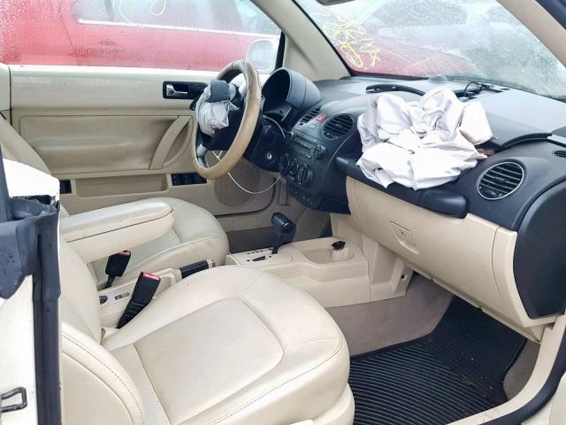 3VWRF31Y79M401709 - 2009 VOLKSWAGEN NEW BEETLE Braun Foto 5