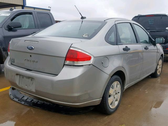 1FAHP34N68W162946 - 2008 FORD FOCUS S/SE GRAY photo 4