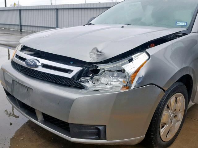 1FAHP34N68W162946 - 2008 FORD FOCUS S/SE GRAY photo 9