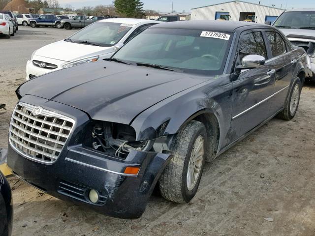 2C3CA5CV1AH101337 - 2010 CHRYSLER 300 TOURIN BLACK photo 2