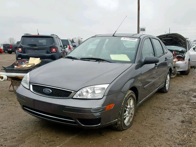 1FAFP34N47W298997 - 2007 FORD FOCUS ZX4 GRAY photo 2