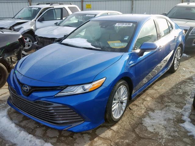 4T1B21HK4KU011069 - 2019 TOYOTA CAMRY HYBR BLUE photo 2