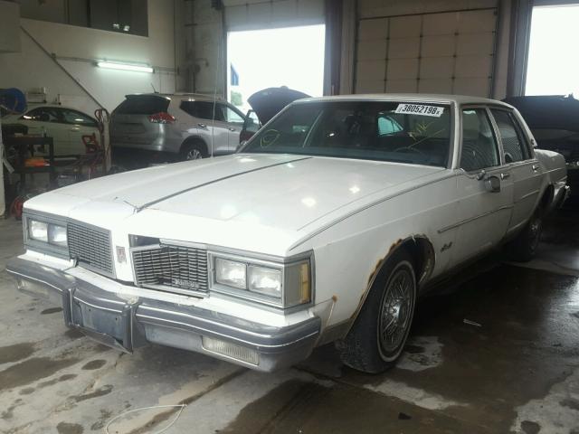 1G3AY69Y4EX311132 - 1984 OLDSMOBILE DELTA 88 R WHITE photo 2