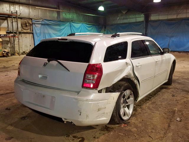 2D4FV48T85H513763 - 2005 DODGE MAGNUM SE WHITE photo 4