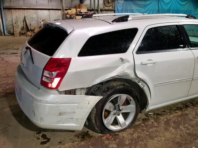 2D4FV48T85H513763 - 2005 DODGE MAGNUM SE WHITE photo 9