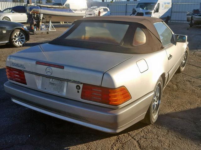 WDBFA66E2LF013491 - 1990 MERCEDES-BENZ 500 SL SILVER photo 4