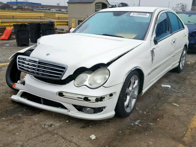 WDBRF52H27F868643 - 2007 MERCEDES-BENZ C 230 WHITE photo 2