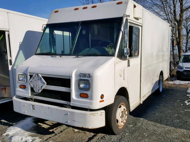 4UZAANBW81CH53225 - 2001 FREIGHTLINER CHASSIS M WHITE photo 2