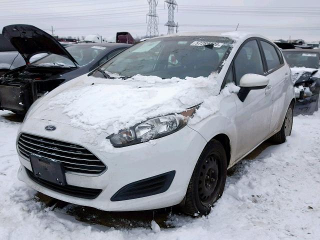 3FADP4TJ1FM167603 - 2015 FORD FIESTA S WHITE photo 2