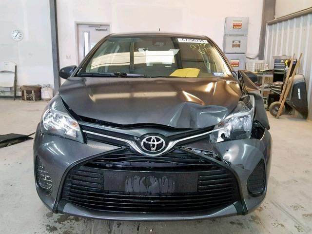 VNKKTUD32HA075677 - 2017 TOYOTA YARIS L CHARCOAL photo 9