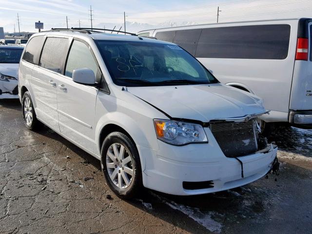 2A8HR54P08R843705 - 2008 CHRYSLER TOWN & COU WHITE photo 1