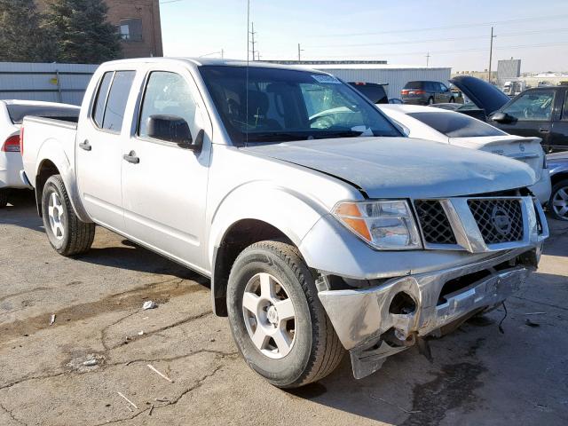 1N6AD07W06C454255 - 2006 NISSAN FRONTIER C SILVER photo 1