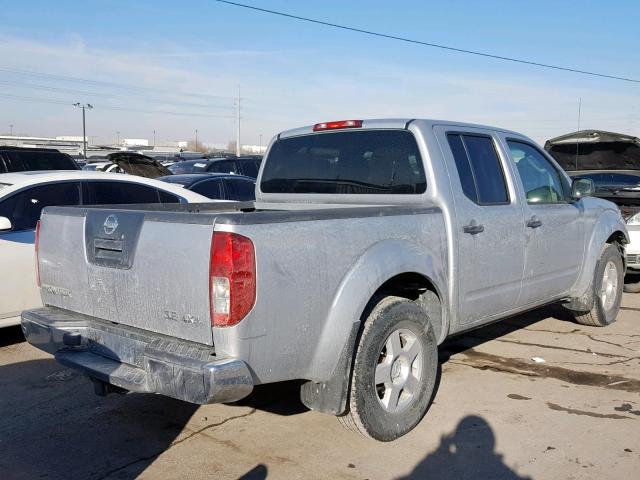 1N6AD07W06C454255 - 2006 NISSAN FRONTIER C SILVER photo 4