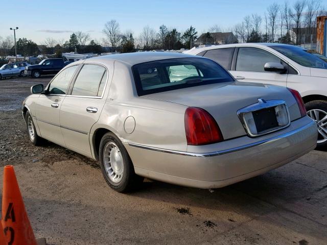 1LNHM83WXYY940370 - 2000 LINCOLN TOWN CAR C WHITE photo 3