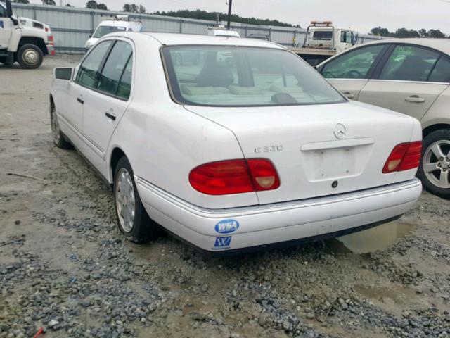 WDBJF65F4WA557692 - 1998 MERCEDES-BENZ E 320 WHITE photo 3