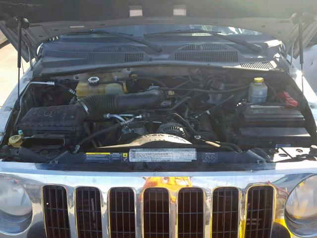 1J4GL38K26W110805 - 2006 JEEP LIBERTY RE SILVER photo 7