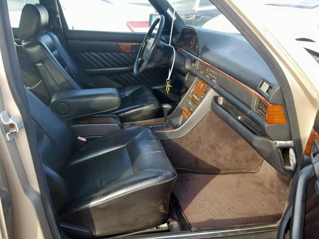 WDBCA35E2LA544786 - 1990 MERCEDES-BENZ 420 SEL GRAY photo 5