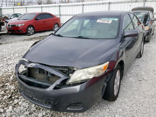 4T1BF3EK9BU634207 - 2011 TOYOTA CAMRY BASE GRAY photo 2