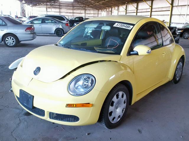 3VWPG3AG3AM001890 - 2010 VOLKSWAGEN NEW BEETLE YELLOW photo 2