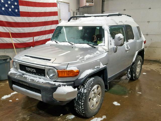 JTEBU11F270054783 - 2007 TOYOTA FJ CRUISER SILVER photo 2