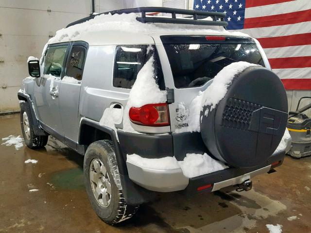 JTEBU11F270054783 - 2007 TOYOTA FJ CRUISER SILVER photo 3