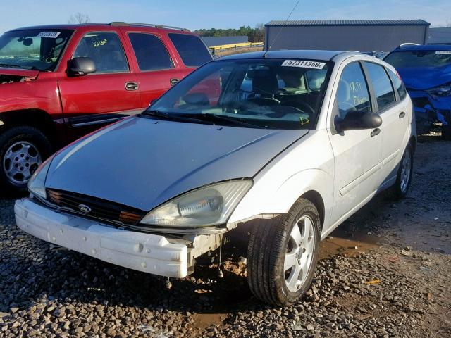 3FAFP37392R236534 - 2002 FORD FOCUS ZX5 SILVER photo 2