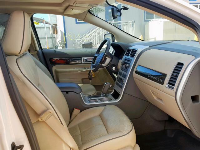 2LMDU68C38BJ29965 - 2008 LINCOLN MKX CREAM photo 5