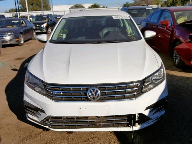 1VWDT7A34HC035187 - 2017 VOLKSWAGEN PASSAT R-L WHITE photo 9